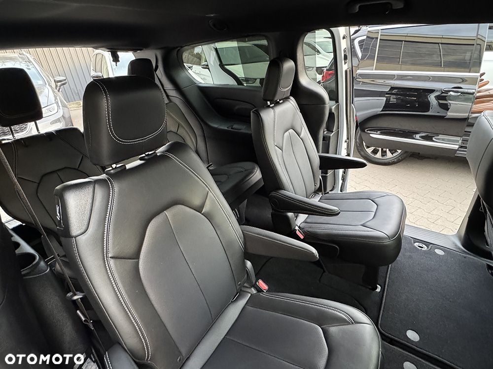 Chrysler Pacifica - 20
