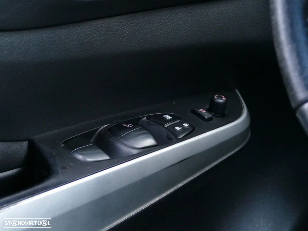 Nissan Navara 2.3 dCi CD 4WD N-Connecta Navi+Barras - 32