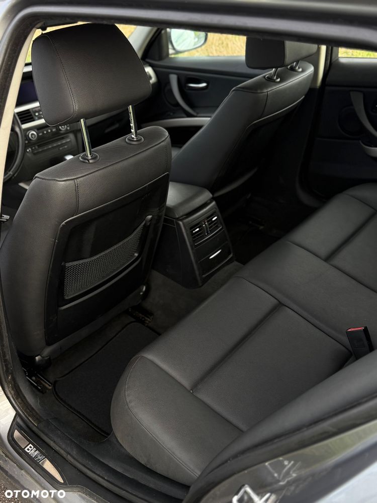 BMW Seria 3 318d Touring - 11