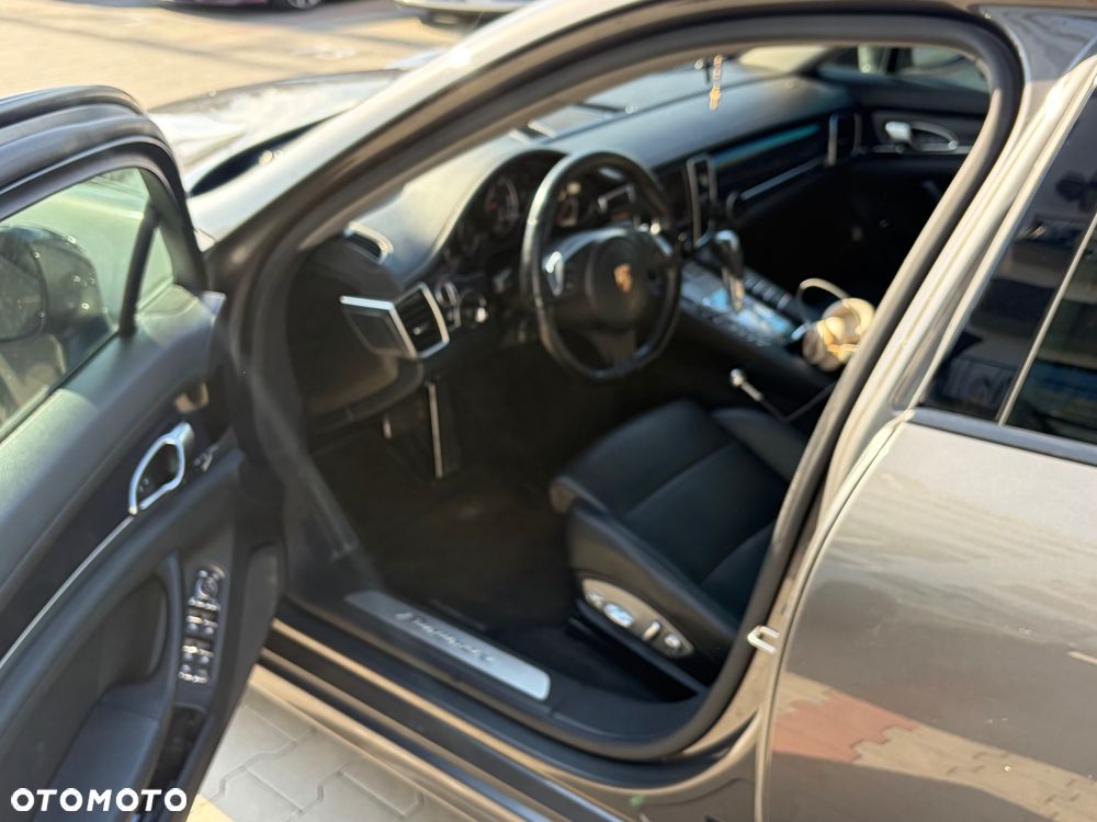 Porsche Panamera - 18