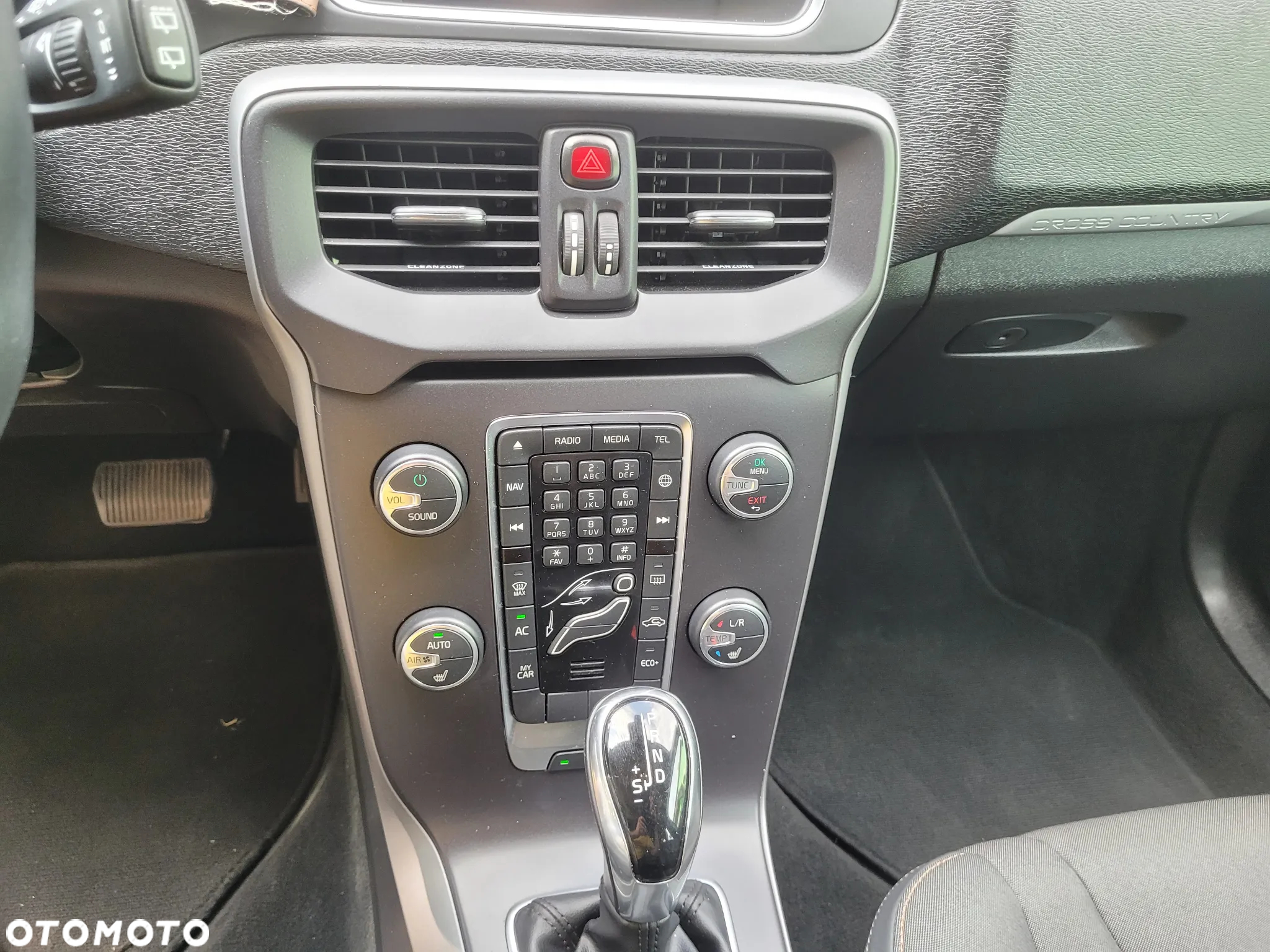 Volvo V40 T3 Drive-E Momentum - 24