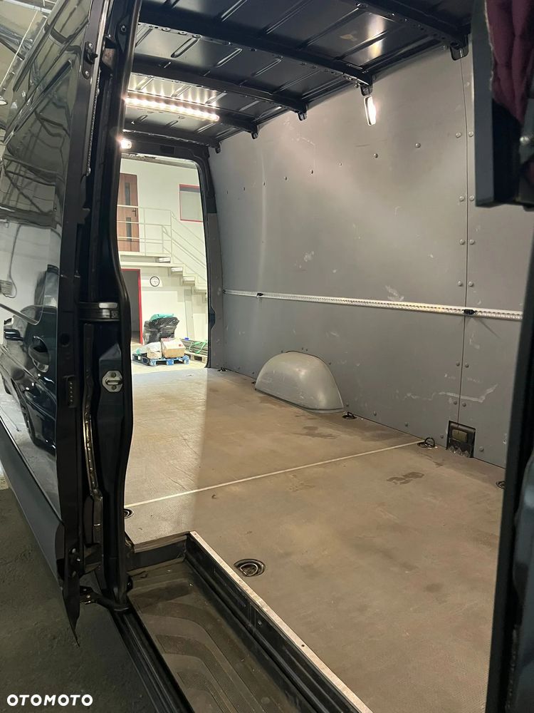 Mercedes-Benz Sprinter - 12
