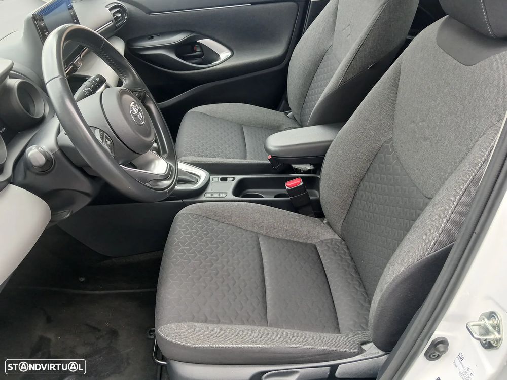 Toyota Yaris Cross 1.5 HDF Comfort Plus - 19