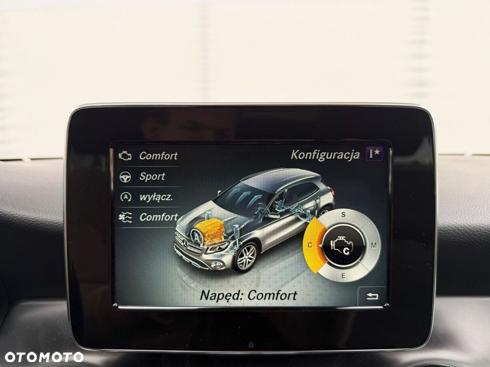 Mercedes-Benz GLA 200 7G-DCT Style - 27