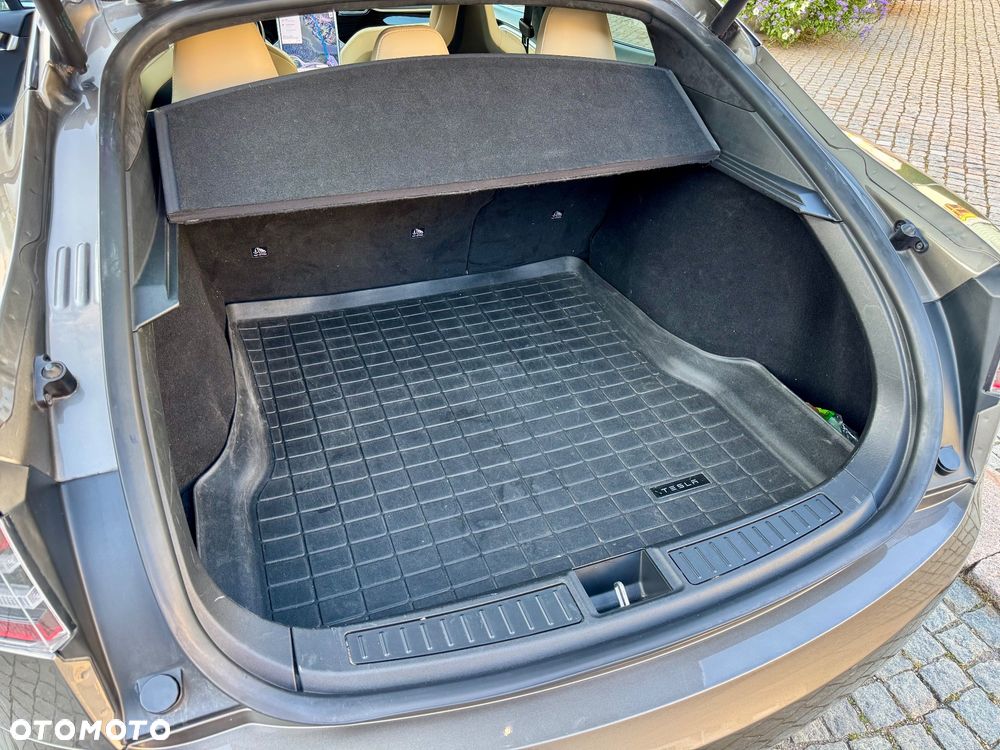 Tesla Model S - 18