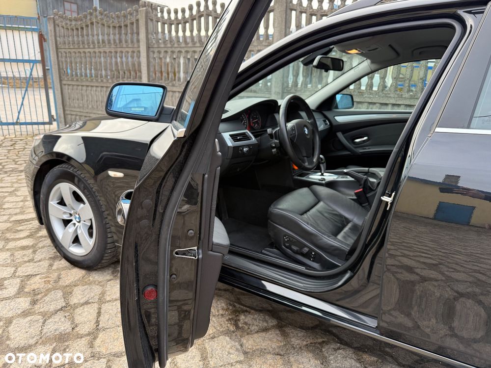 BMW Seria 5 525d - 19