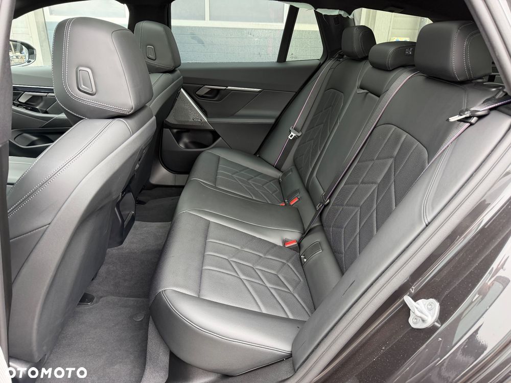 BMW Seria 5 520d xDrive - 27