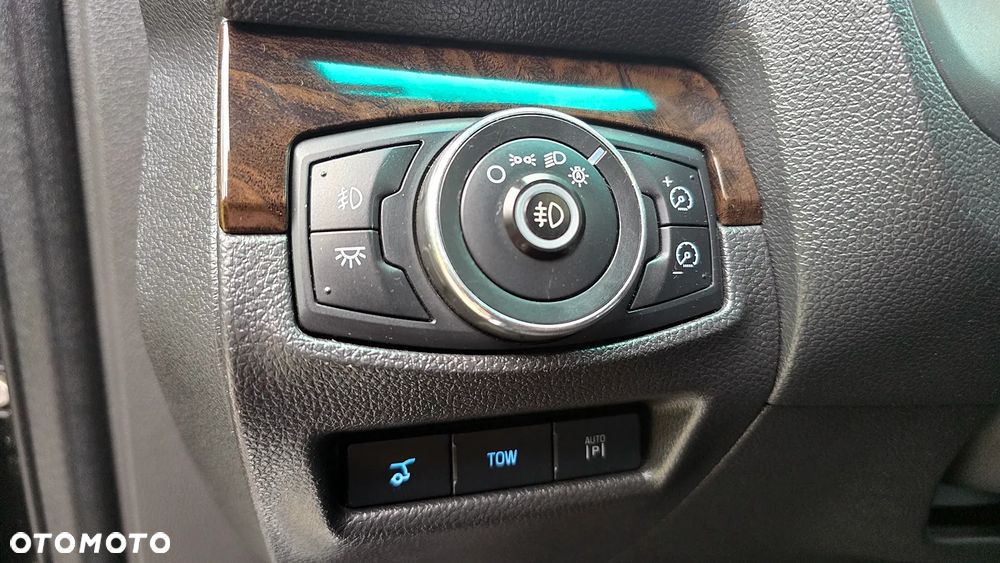 Ford Explorer - 26