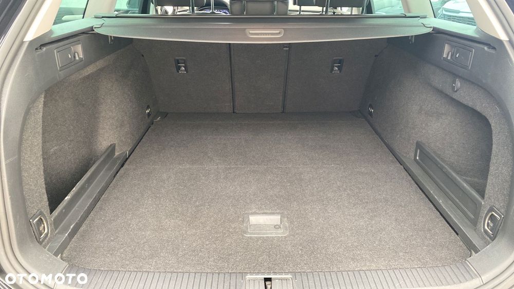 Volkswagen Passat - 13