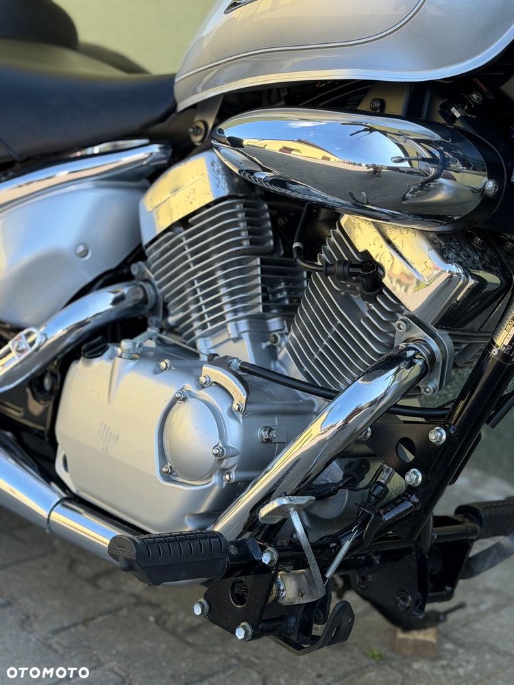 Suzuki Intruder - 6