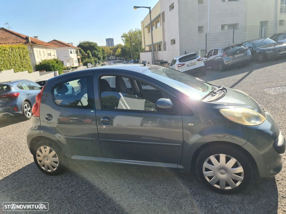 Peugeot 107 1.0 Trendy - 2