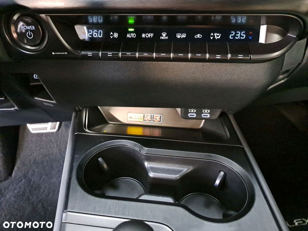 Lexus UX - 28