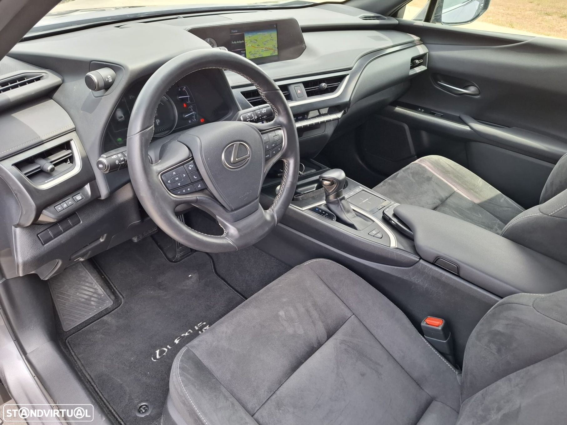 Lexus UX 250h Executive - 27