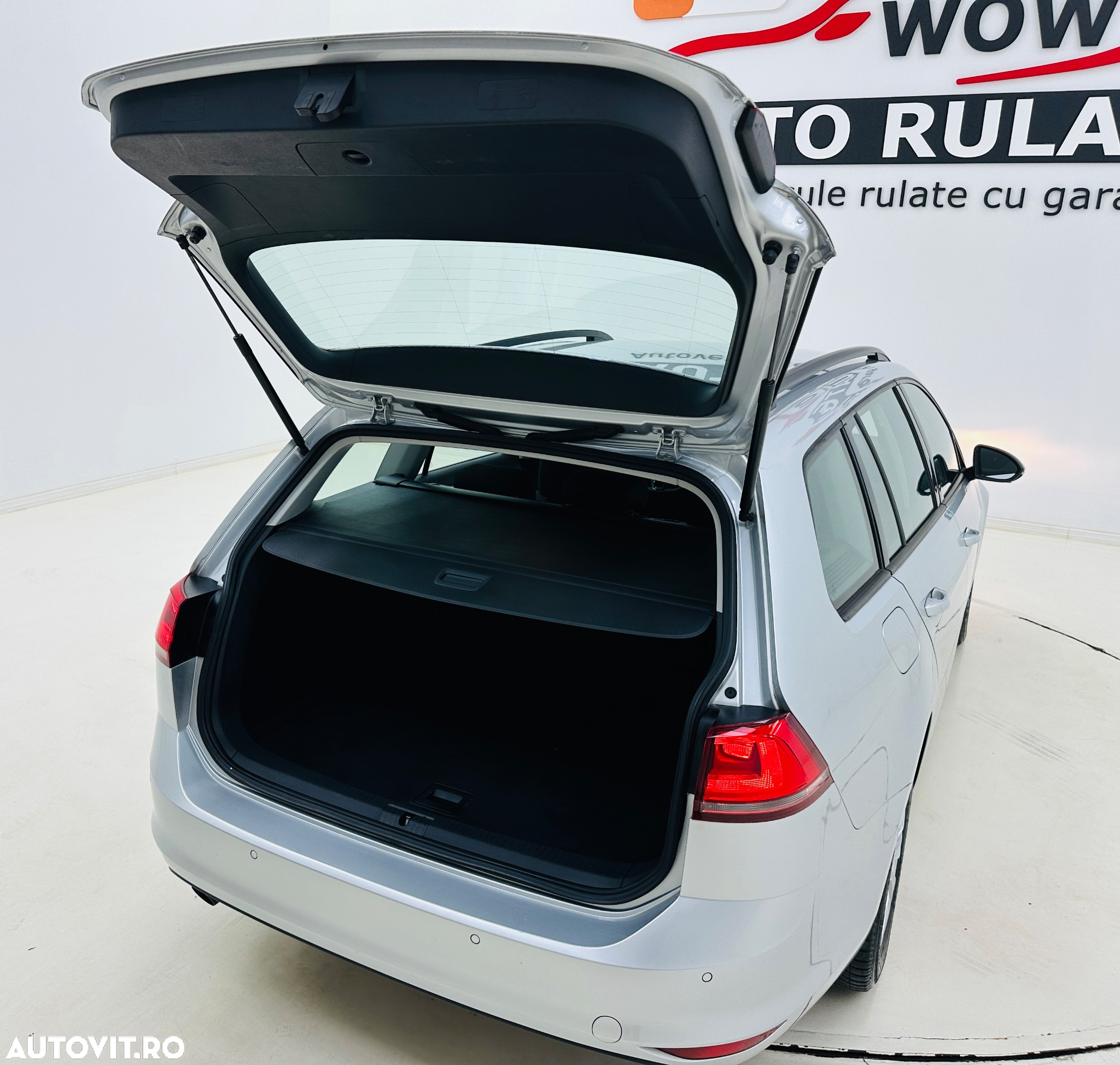Volkswagen Golf 1.6 TDI BlueMotion Technology Comfortline - 22
