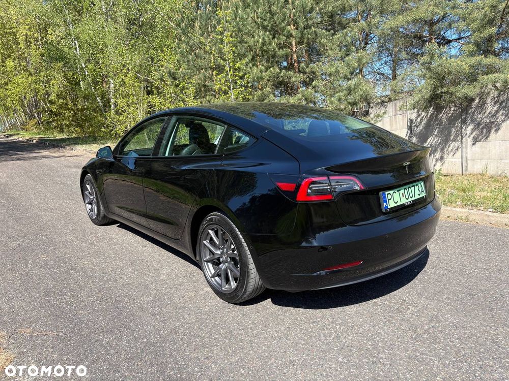 Tesla Model 3 Standard Reichweite Plus Hinterradantrieb - 3