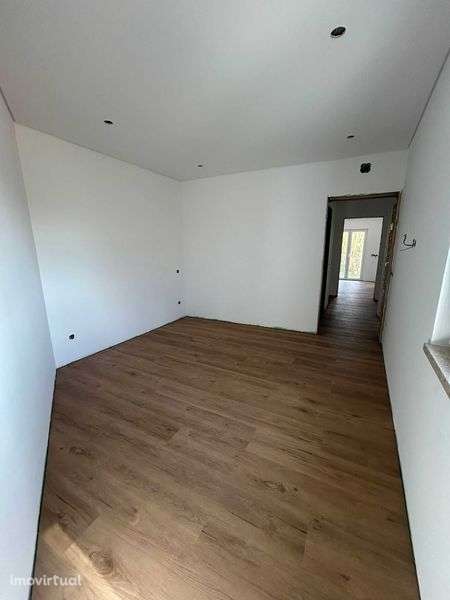 Moradia T3 Totalmente Recuperada para venda - Alcobaça - Grande imagem: 4/11