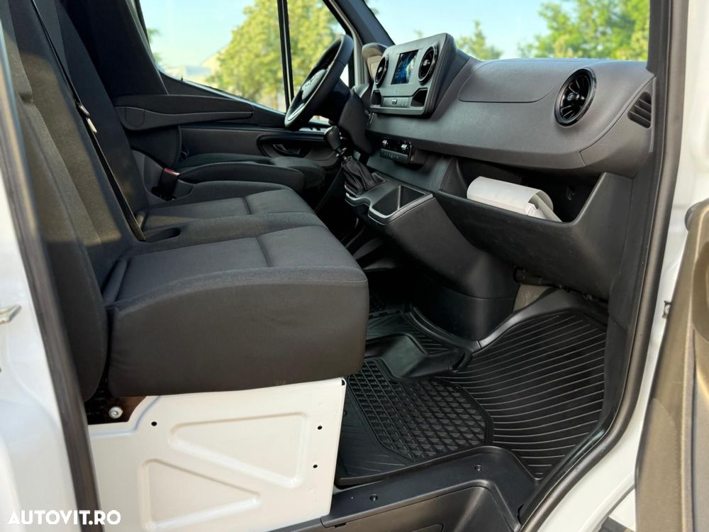 Mercedes-Benz Sprinter - 16