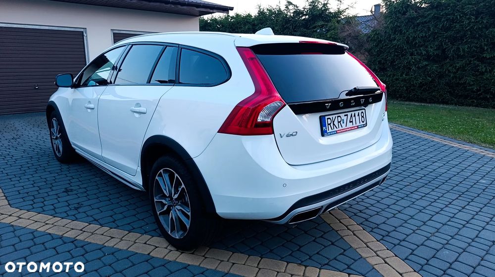 Volvo V60 Cross Country - 4