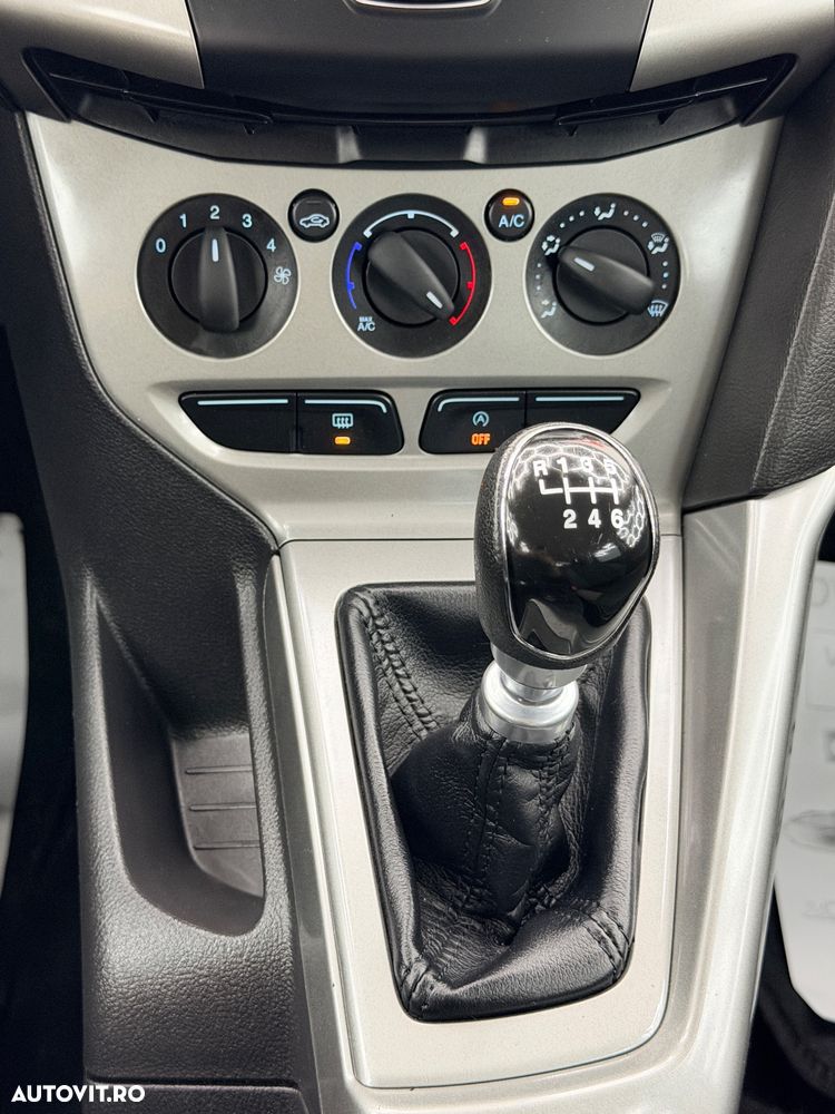 Ford Focus 1.6 TDCi DPF Champions Edition - 28