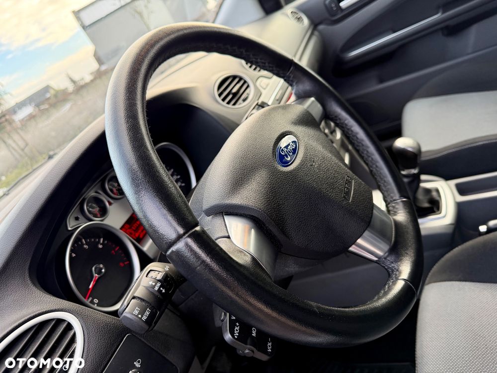 Ford Focus 1.8 Style+ - 25