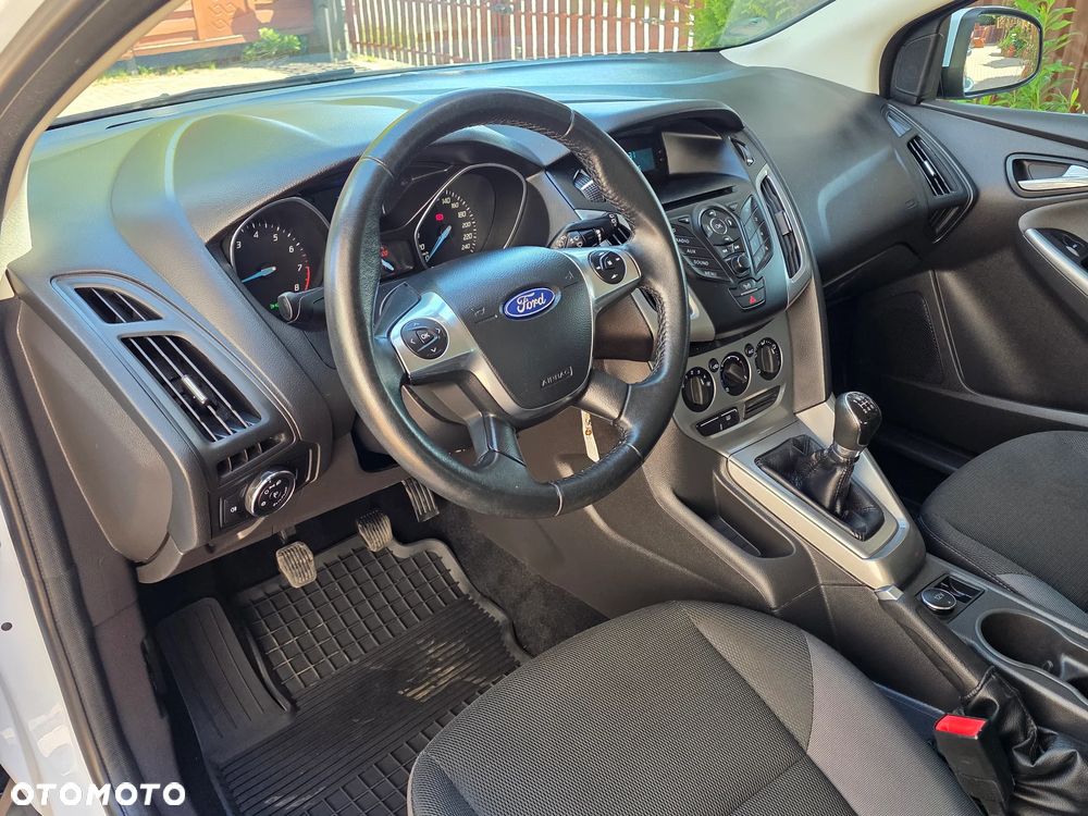 Ford Focus 1.6 TI-VCT Ambiente - 2