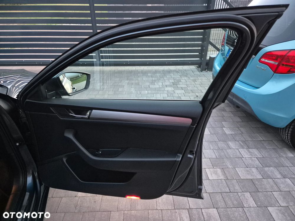 Skoda Superb 2.0 TDI Premium Edition - 13