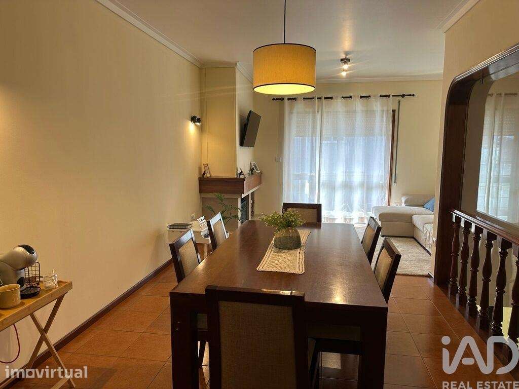 Casa / Villa T4 em Oiã de 181,00 m2 - Grande imagem: 2/27