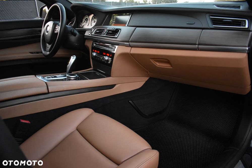 BMW Seria 7 740d Edition Exclusive - 6
