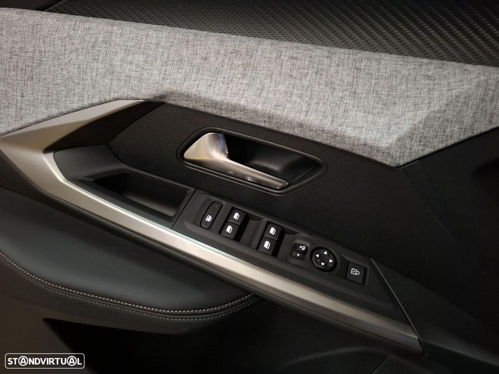 Peugeot 5008 1.2 Hybrid Allure e-DCS6 - 14