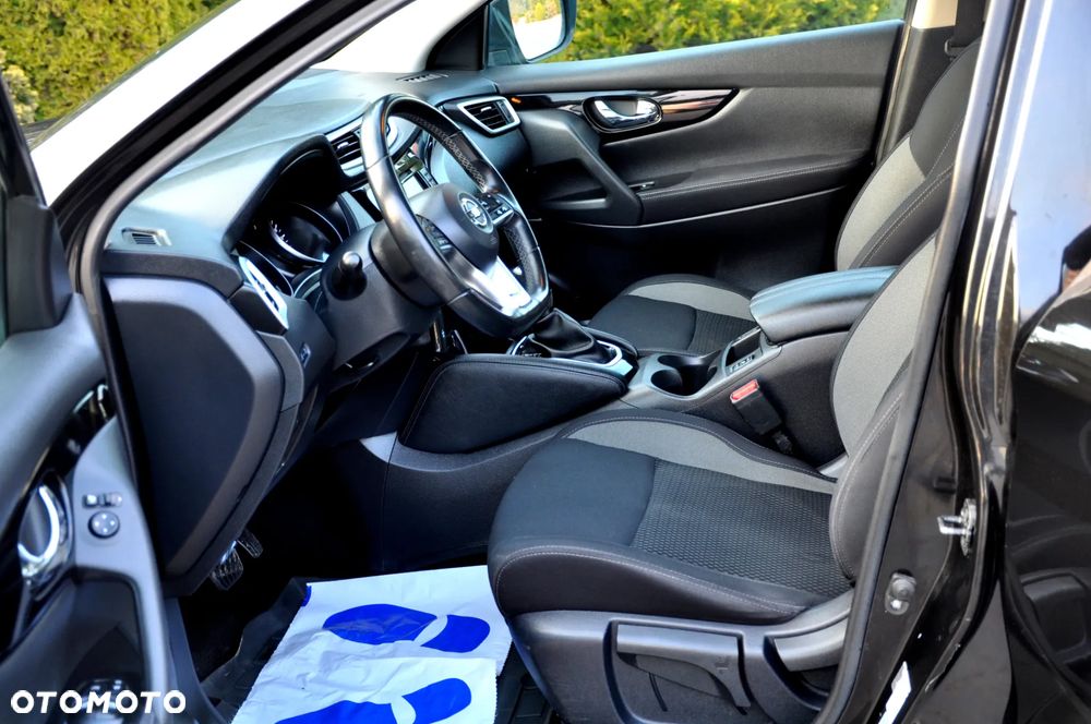 Nissan Qashqai 1.3 DIG-T DCT AKARI - 37