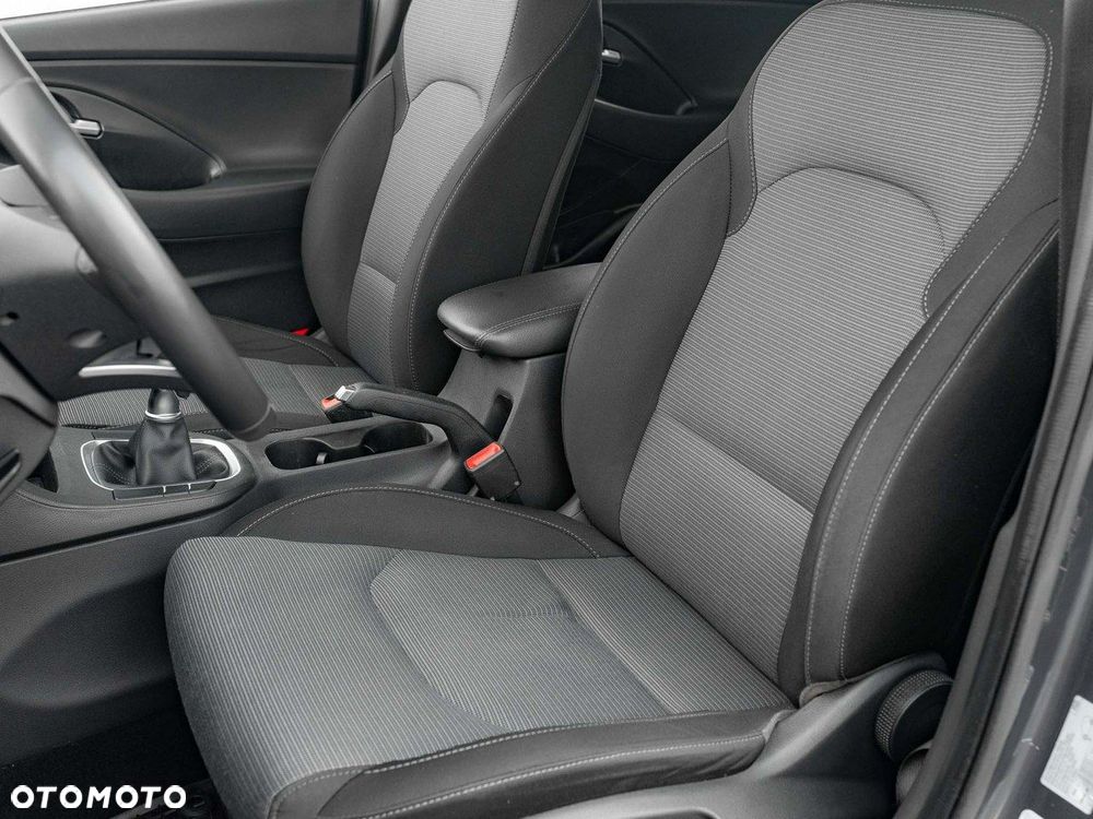 Hyundai i30 1.5 DPI Classic + - 13