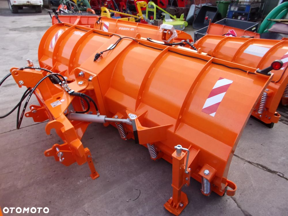 Pronar Posypywarka T-130, T-131 T132, Piaskarka, Solarka, Rozsiewacz wapna i nawozów RCW, Piaskarka komunalna, solarka rozsiewacz piasku soli KŁOS, Rozsiewacz komunalny N 065 POM Augustów, Pług odśnieżny prosty, łamany, strzałka Ursus, Inter-Tech, Pronar - 38