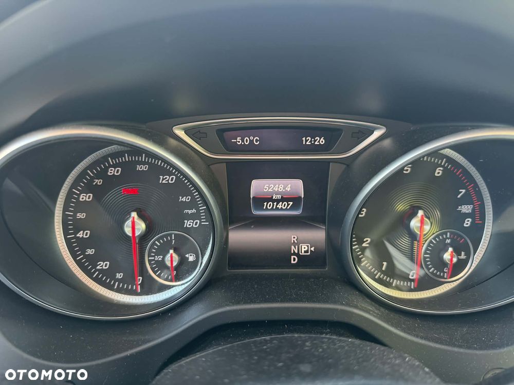 Mercedes-Benz GLA 250 4Matic 7G-DCT - 5