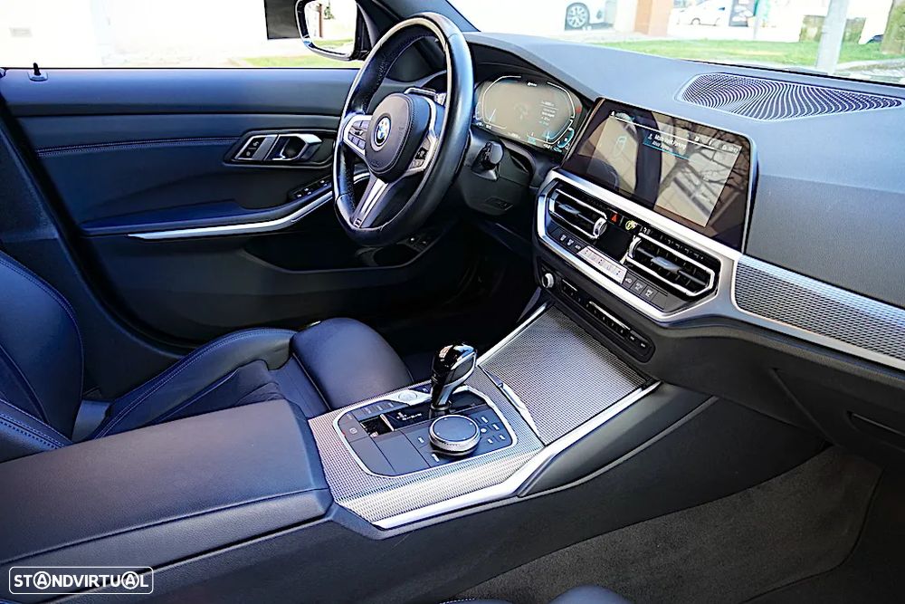 BMW 320 e Pack Desportivo M Auto - 26