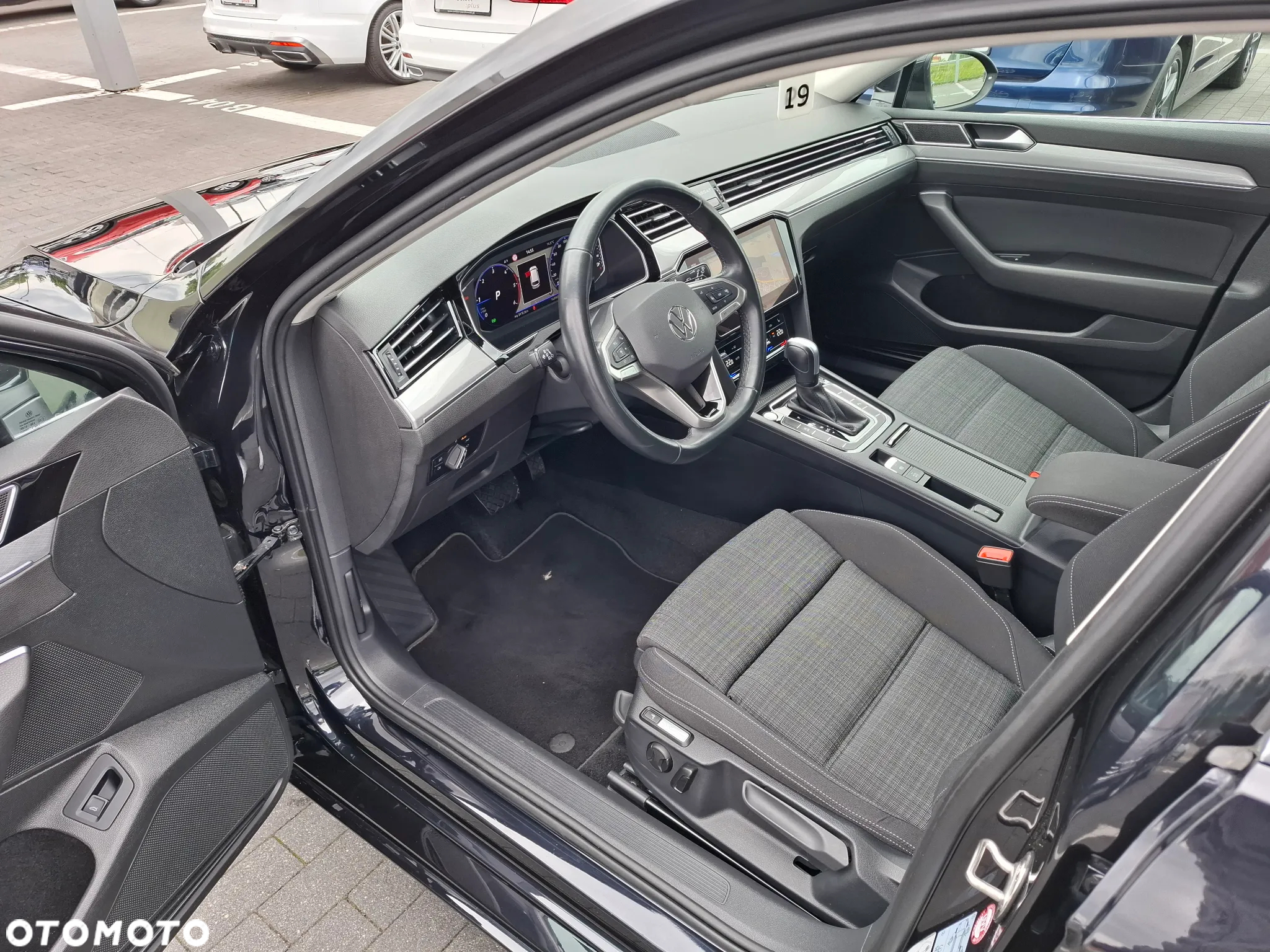Volkswagen Passat Variant 2.0 TDI SCR DSG Business - 14
