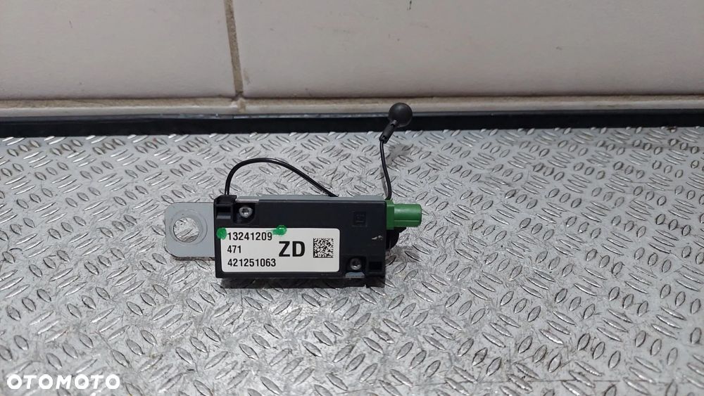 WZMACNIACZ ANTENOWY OPEL INSIGNIA R2012 NR 13241209 - 1