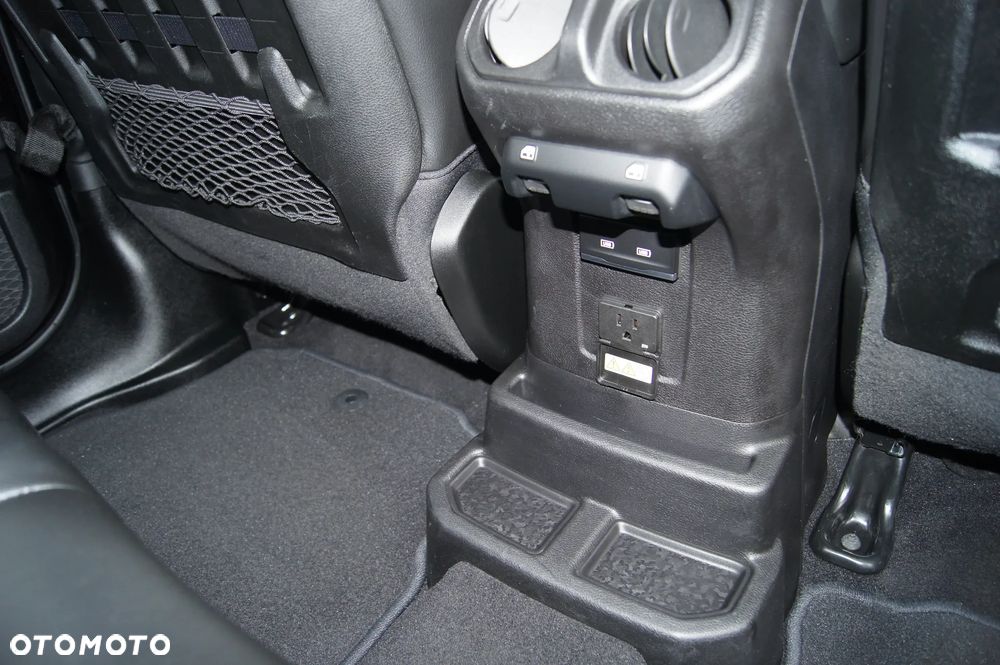 Jeep Wrangler - 34