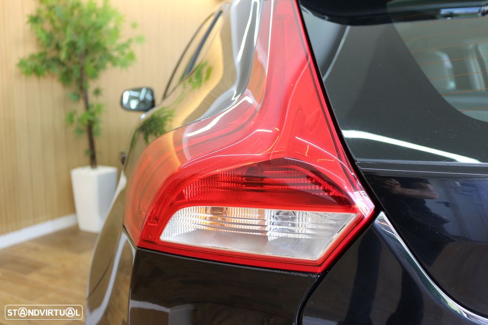 Volvo V40 2.0 D3 Momentum - 20