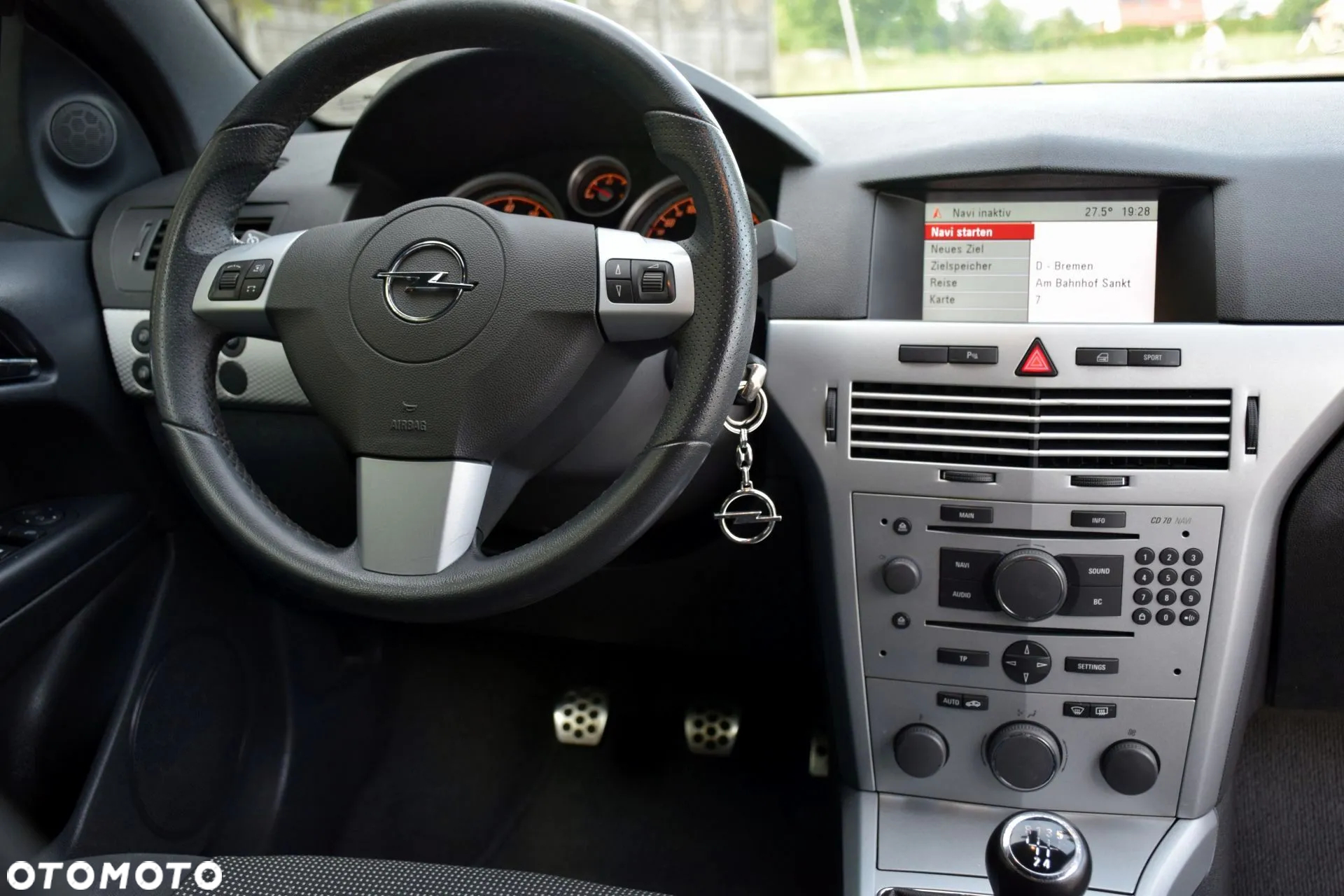 Opel Astra III GTC 1.6 Cosmo - 13