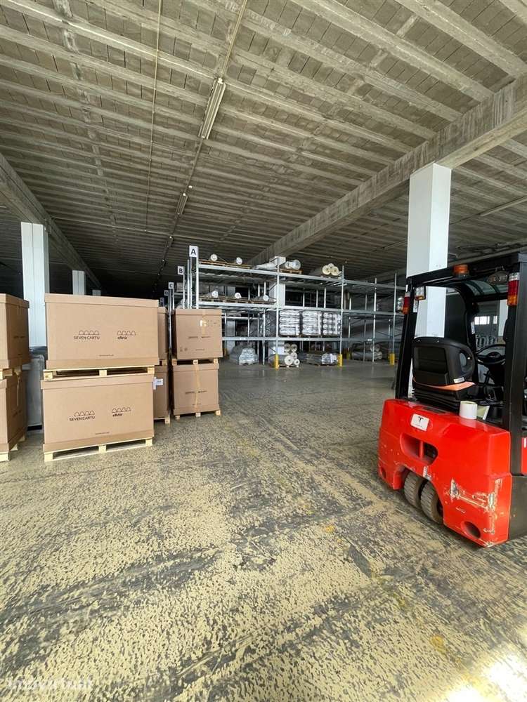 ARRENDAMENTO DE PAVILHÃO INDUSTRIAL – 2000 m² | ESCAPÃES SMF - Grande imagem: 3/23