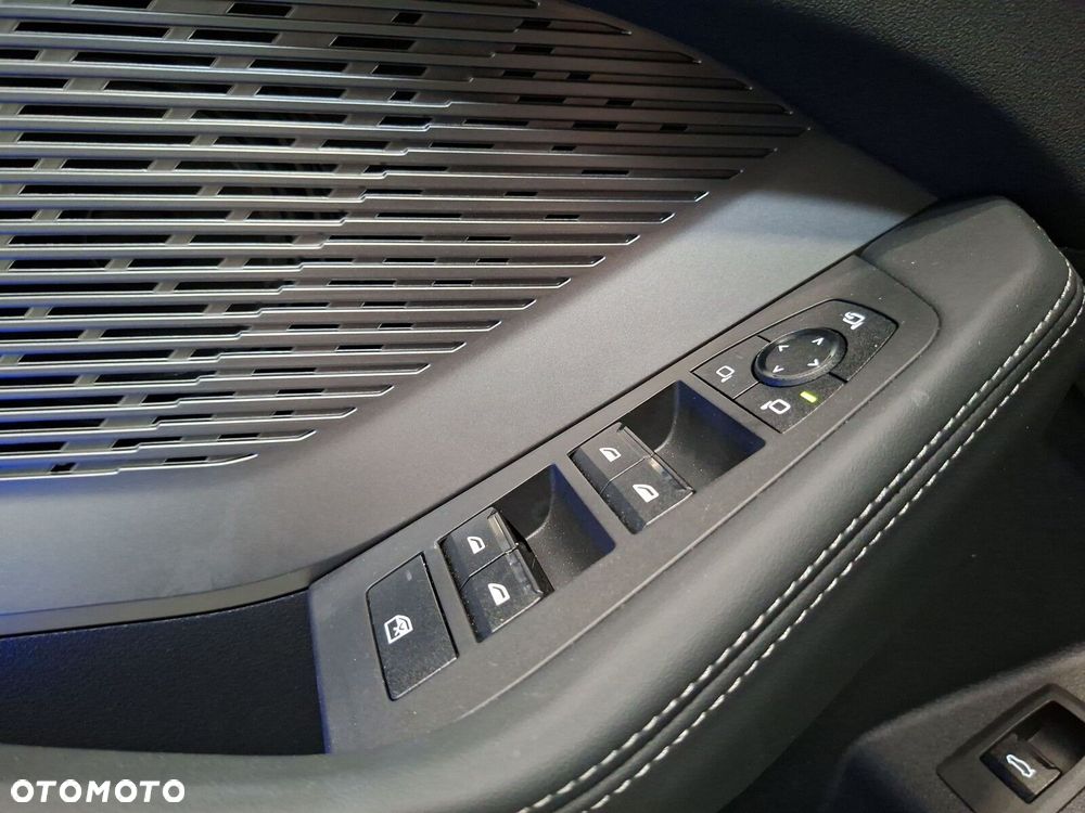 BMW Seria 1 120 mHEV - 24