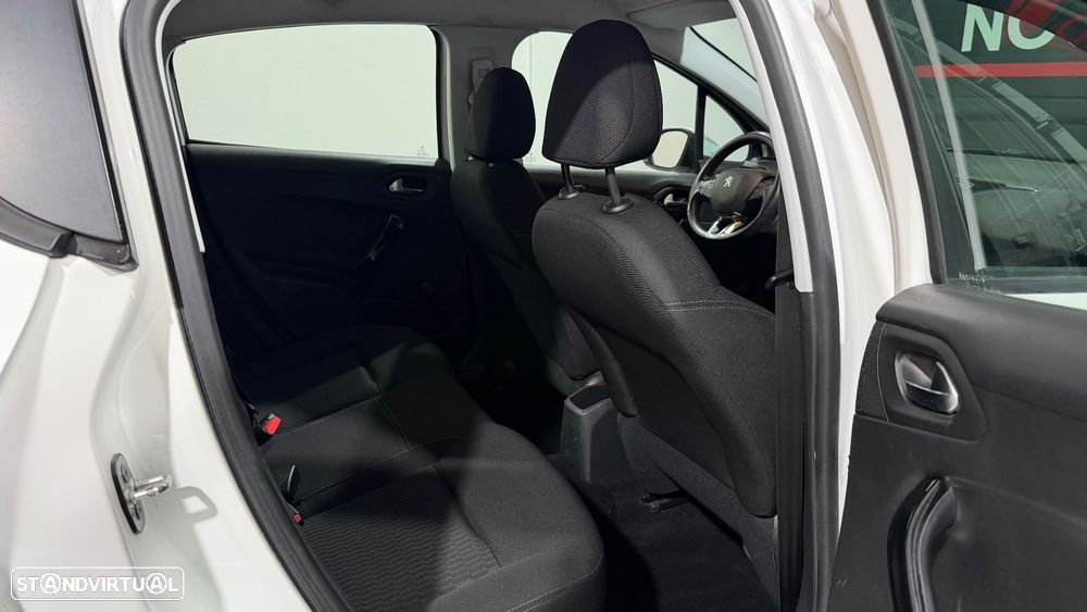 Peugeot 208 1.2 PureTech Signature - 16