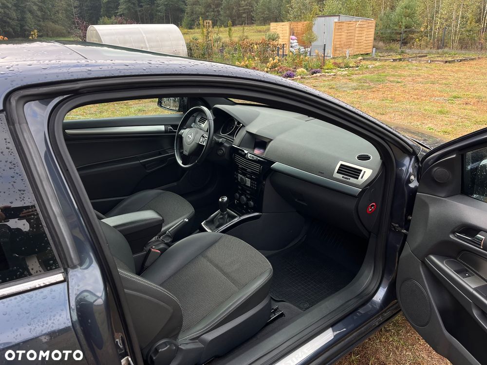 Opel Astra III GTC 1.6 Sport - 11