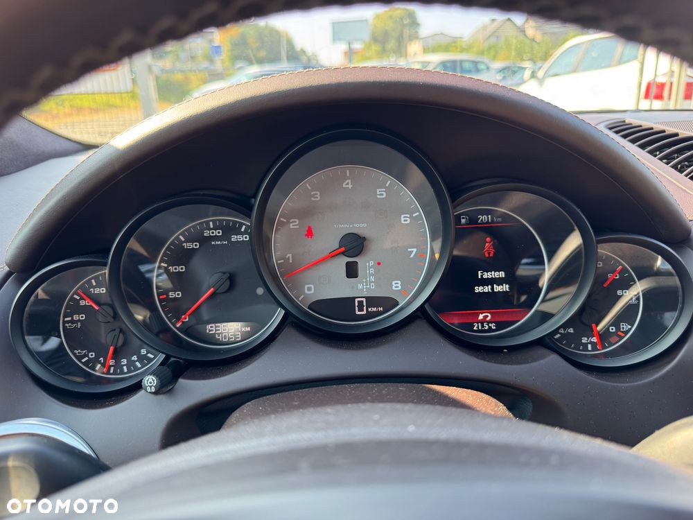 Porsche Cayenne S - 16