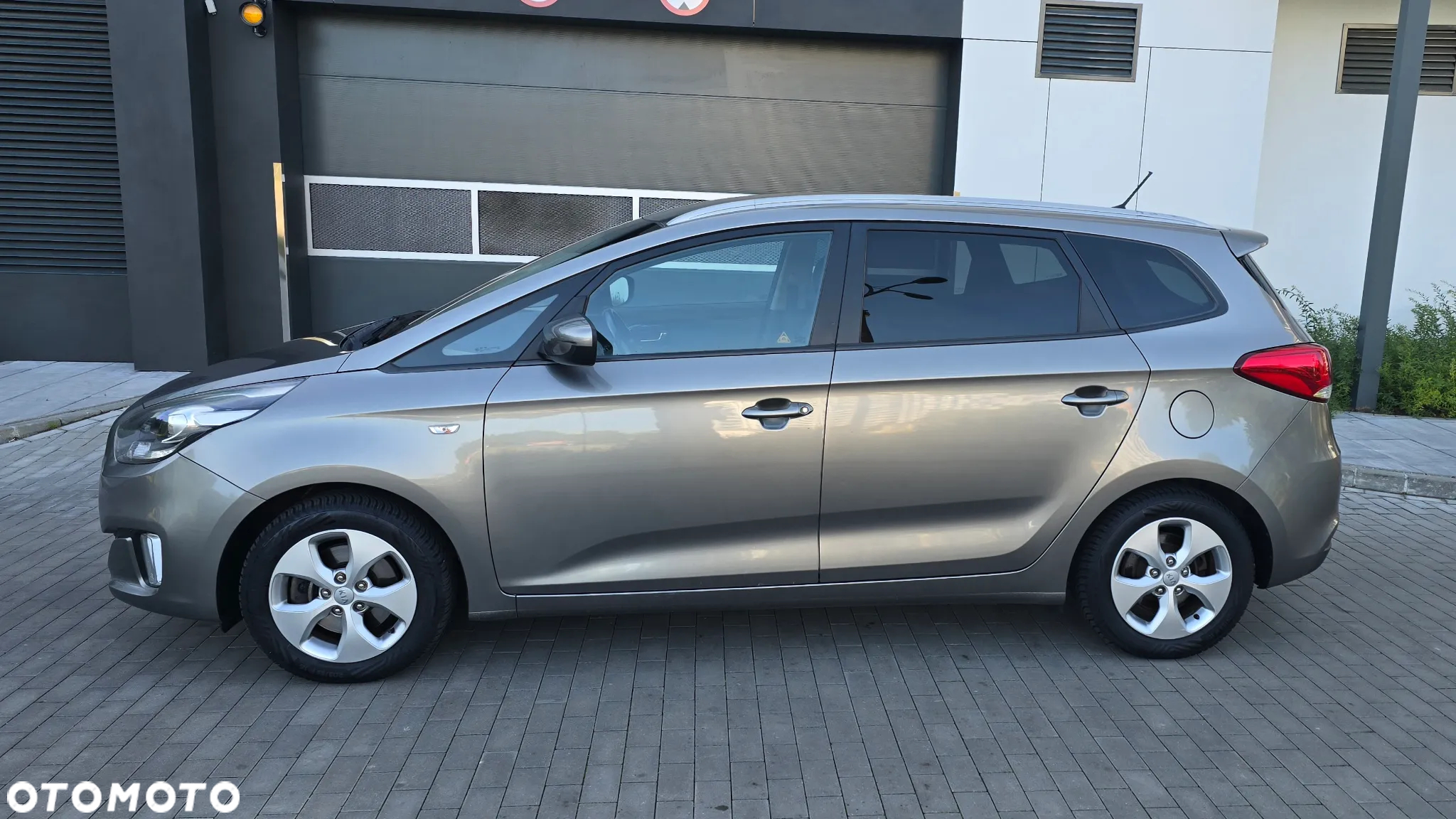 Kia Carens 1.6 GDI Edition 7 - 9