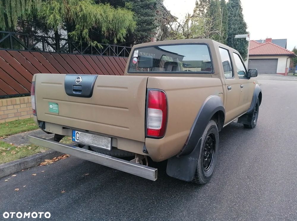 Nissan Pickup - 3