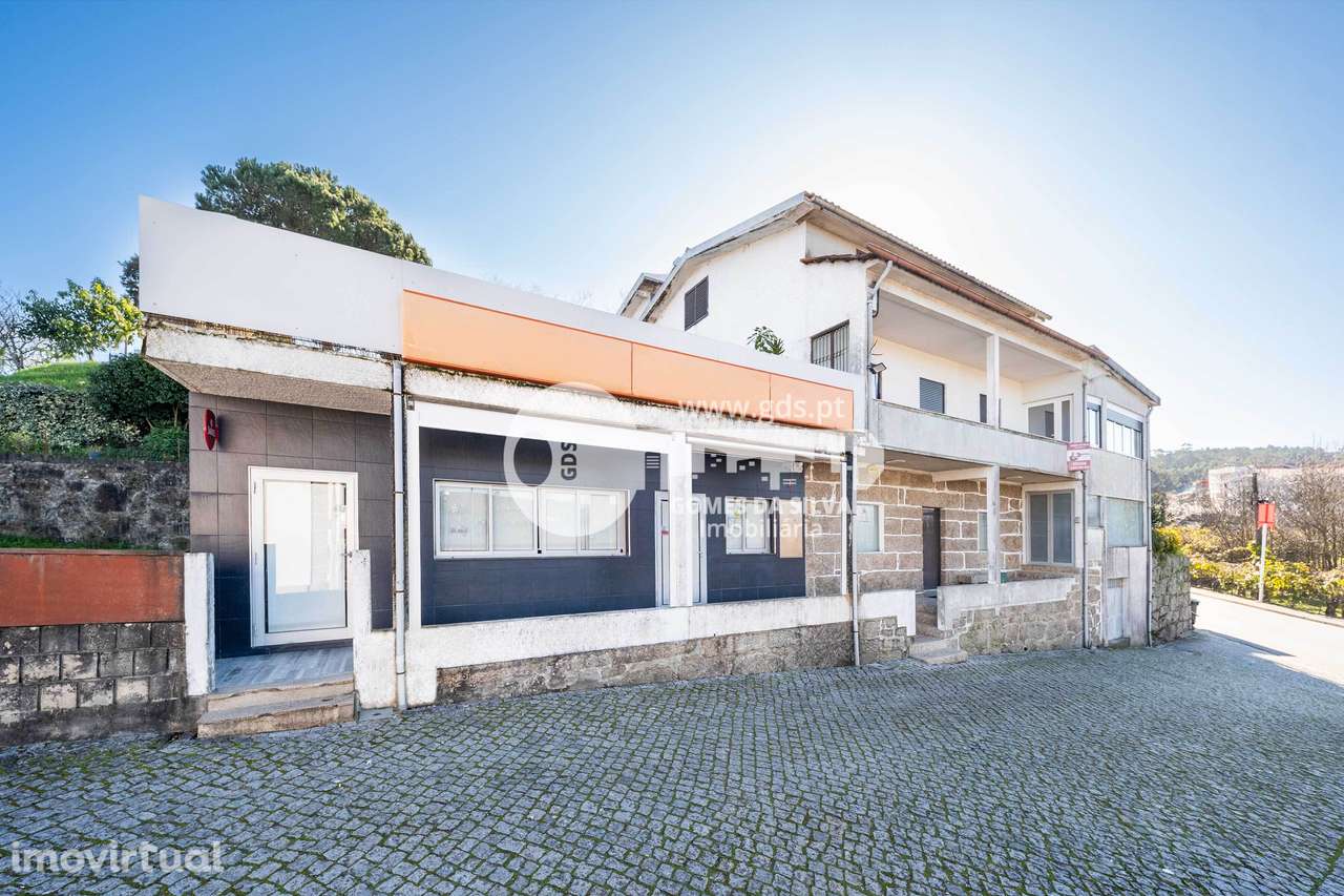 Moradia T3+1 com Espaços Comerciais – Ideal para Viver e Investir - Grande imagem: 2/57