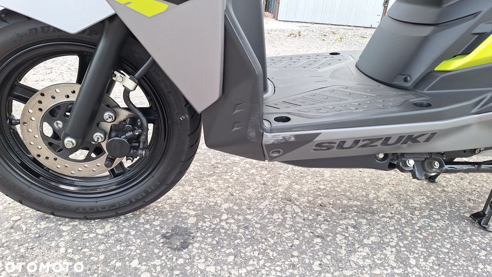 Suzuki Avenis - 8