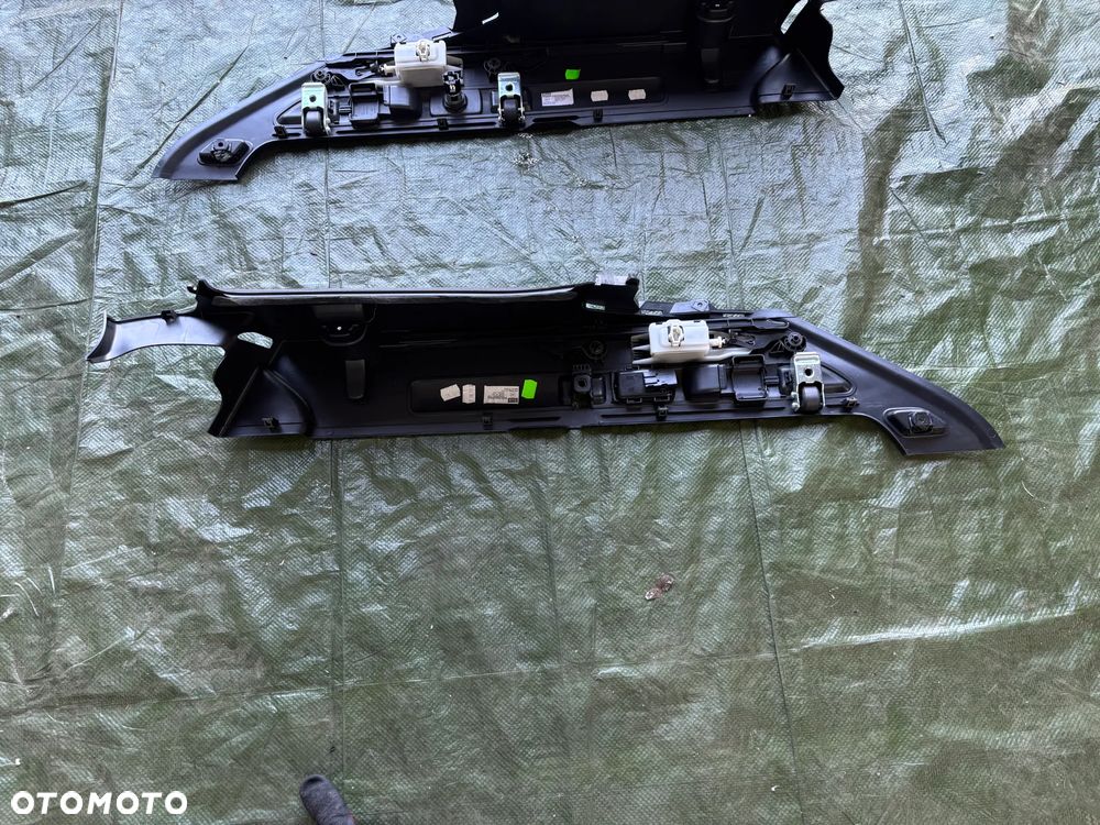 Skoda Superb III 3 prowadnica rolety bagażnka prawa lewa 3V9867761 3V9867762 - 6