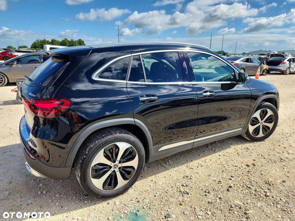 Mercedes-Benz GLA 250 4Matic 8G-DCT - 4
